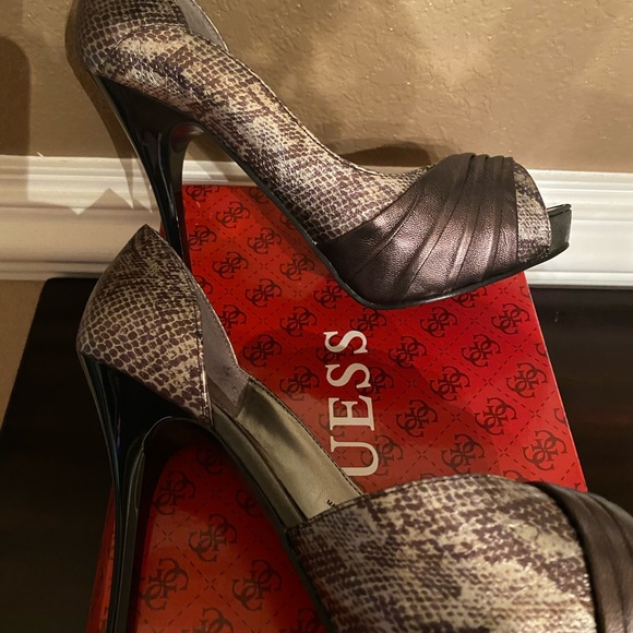 Guess - Picture 2 of 4